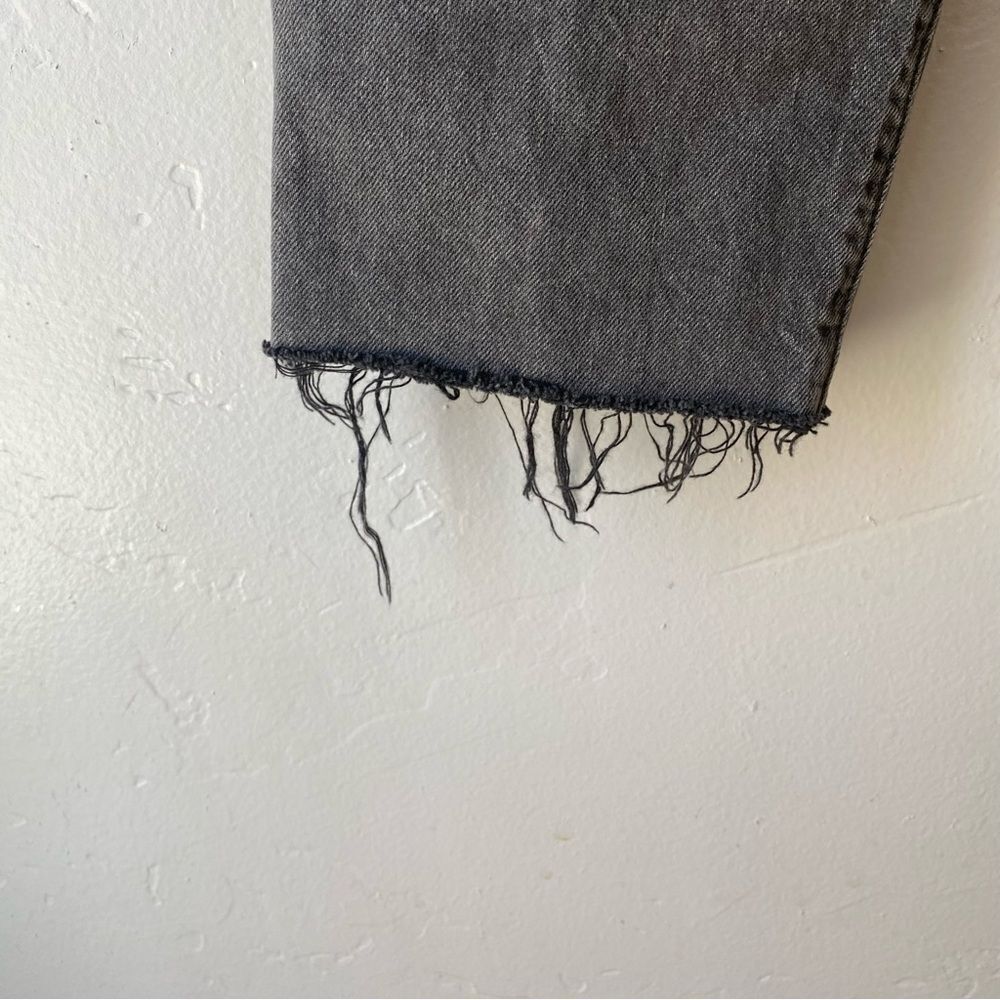 Levi’s 501 High Rise Raw Hem Straight Leg Cropped Jeans in Get Off My Cloud - Picture 9 of 15